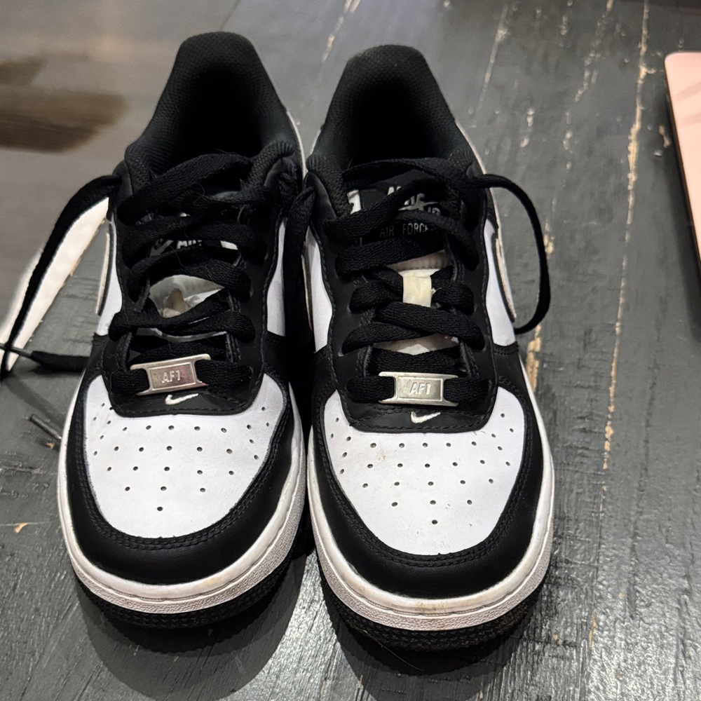 Nike Air Force One Low ‘07 Kids Black and White Sneakers